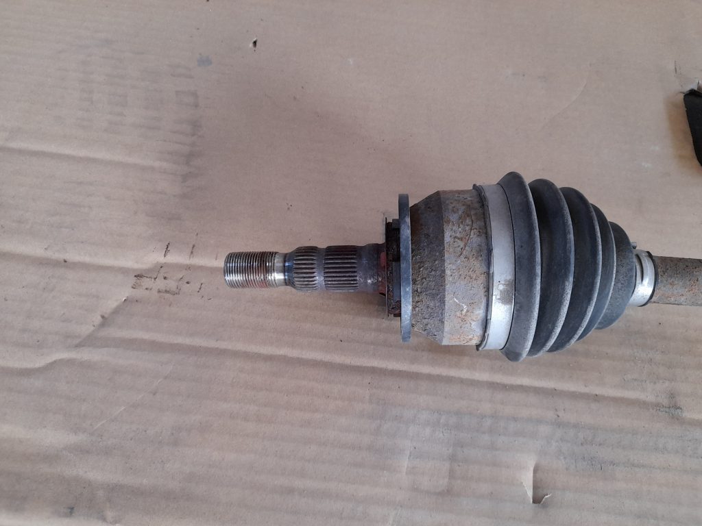 Pusass priekšējā kreisā priekš OPEL ASTRA SPORT 2017 2 Pusass priekšējā kreisā priekš OPEL ASTRA SPORT 2017