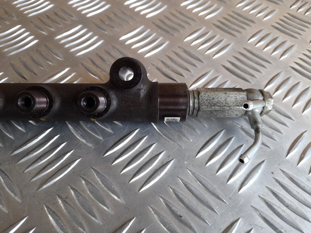 Degvielas sadales caurule priekš OPEL ASTRA SPORT 2017 5 Degvielas sadales caurule priekš OPEL ASTRA SPORT 2017