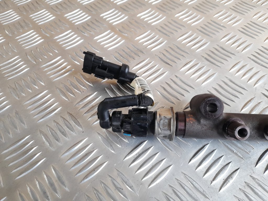 Degvielas sadales caurule priekš OPEL ASTRA SPORT 2017 4 Degvielas sadales caurule priekš OPEL ASTRA SPORT 2017