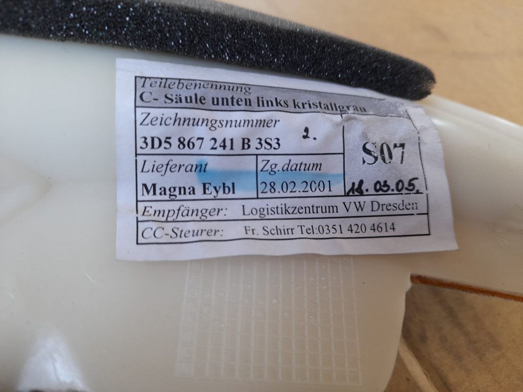 Bagažnieka nodalījuma statnes apdare priekš VW PHAETON 2005