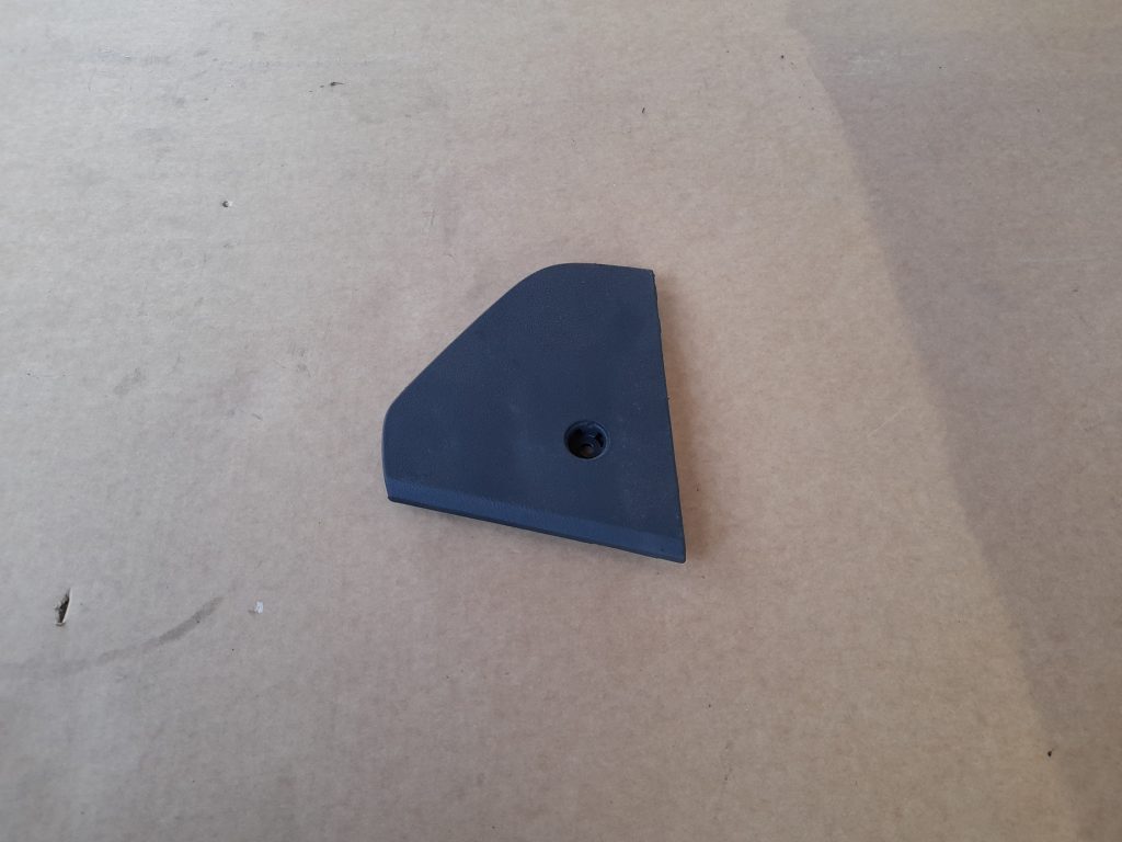 Centrālās konsoles (apdares) sānu panelis priekš VW PHAETON 2005 1 Centrālās konsoles (apdares) sānu panelis priekš VW PHAETON 2005