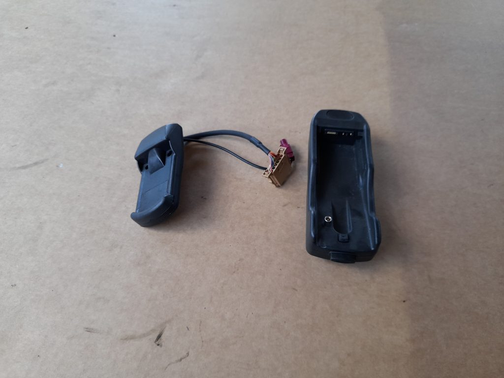 Tālruņa turētājs priekš VW PHAETON 2005 1 Tālruņa turētājs priekš VW PHAETON 2005