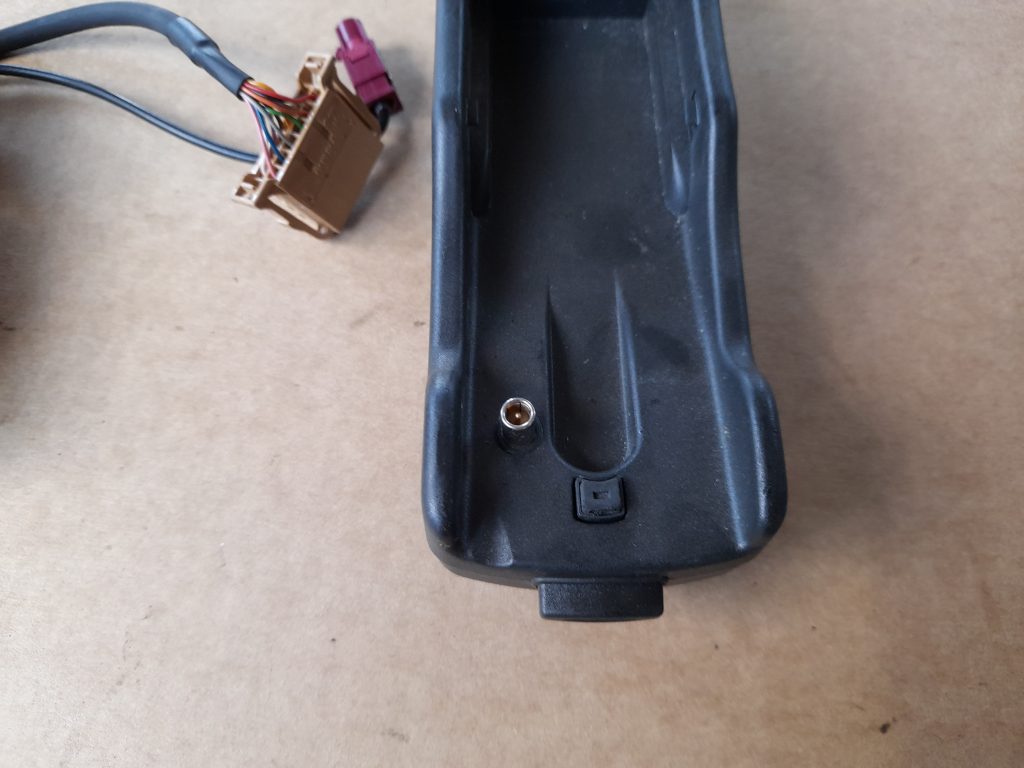 Tālruņa turētājs priekš VW PHAETON 2005 3 Tālruņa turētājs priekš VW PHAETON 2005