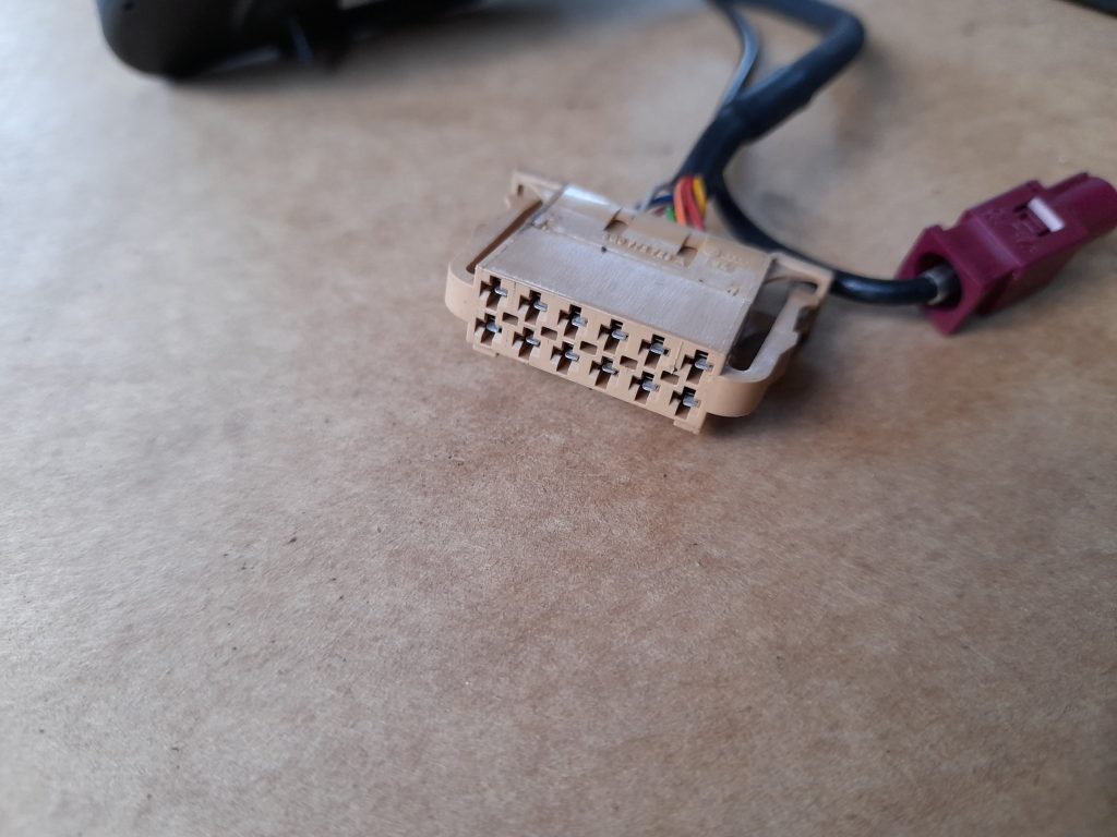 Tālruņa turētājs priekš VW PHAETON 2005 4 Tālruņa turētājs priekš VW PHAETON 2005