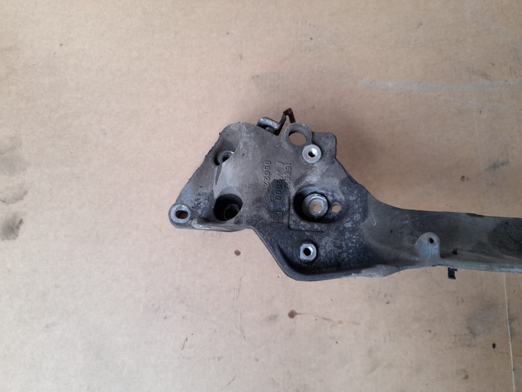 Dzinēja kronšteins priekš VW PHAETON 2005 2 Dzinēja kronšteins priekš VW PHAETON 2005