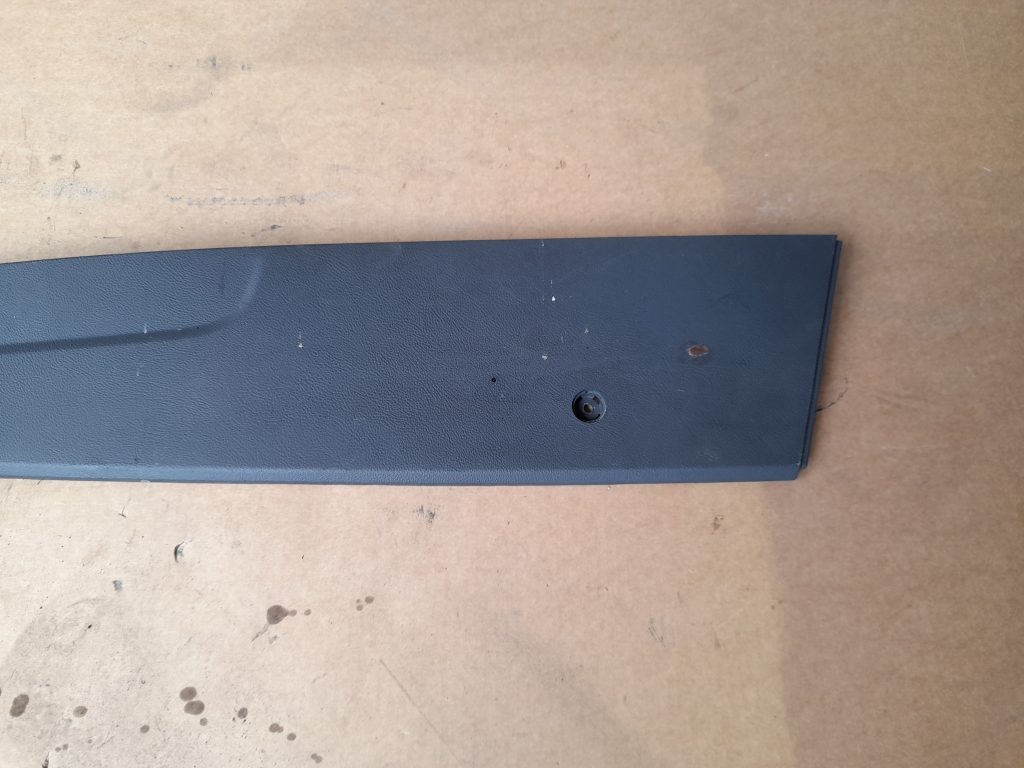 Centrālās konsoles (apdares) sānu panelis priekš VW PHAETON 2005 3 Centrālās konsoles (apdares) sānu panelis priekš VW PHAETON 2005