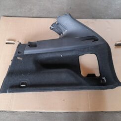 Bagāžnieka nodalījuma sānu apdare priekš VOLVO XC60 2009