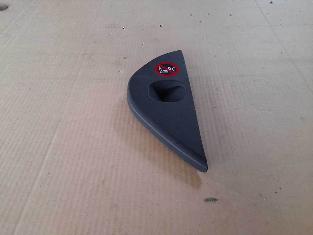 Mērinstrumentu paneļa sānu apdare priekš VOLVO XC60 2009