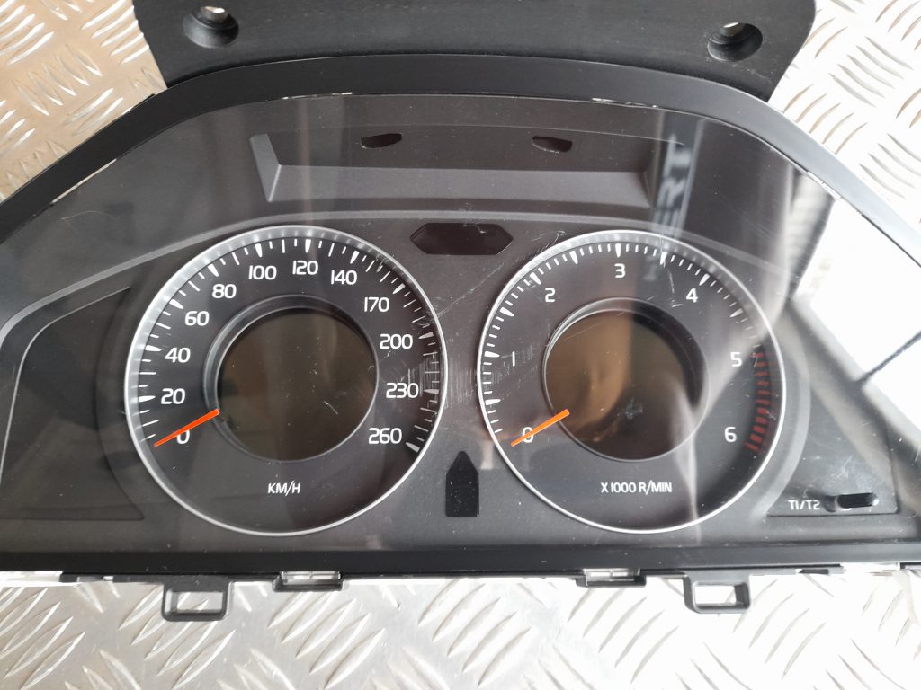 Spidometrs priekš VOLVO XC60 2009 2 Spidometrs priekš VOLVO XC60 2009