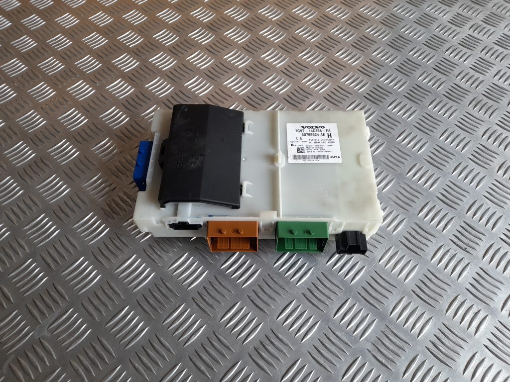 Drošinātāju bloks priekš VOLVO XC60 2009