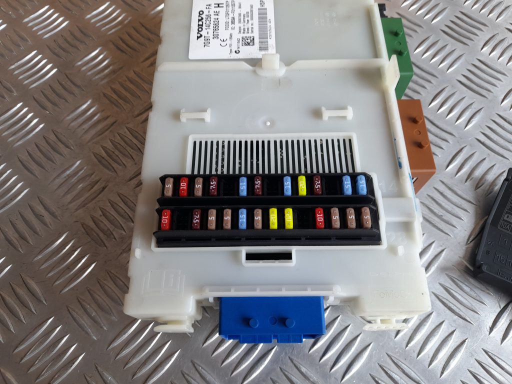 Drošinātāju bloks priekš VOLVO XC60 2009