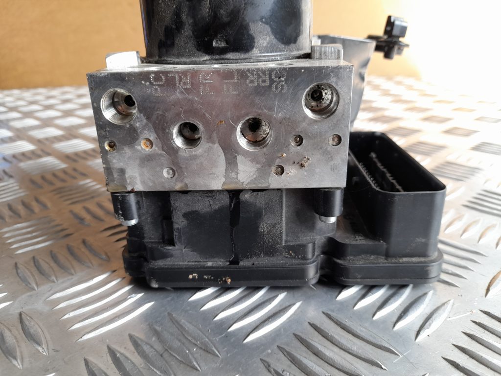 ABS bloks priekš VOLVO XC60 2009 4 ABS bloks priekš VOLVO XC60 2009