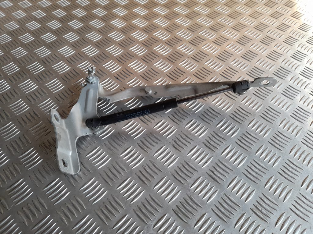 Pārsega eņģe, pa labi priekš VOLVO XC60 2009