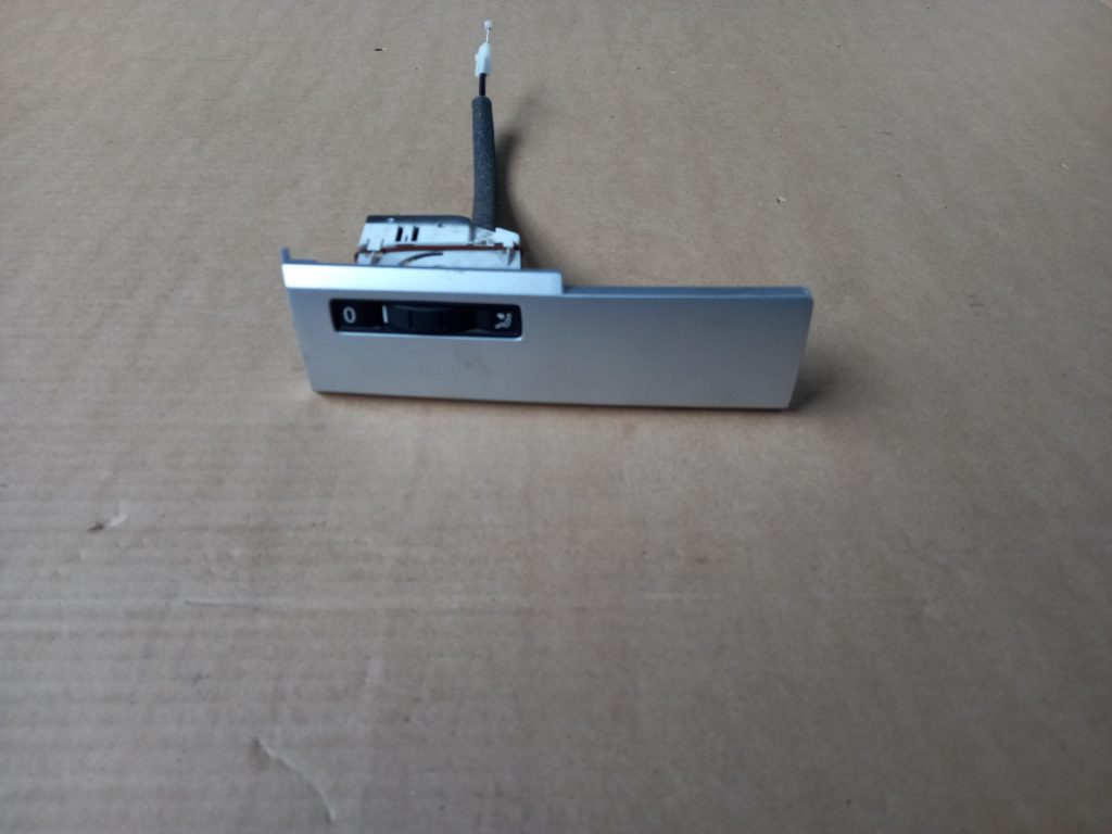 Mērinstrumentu paneļa dekoratīvā uzlika priekš VW TOUAREG 2007 1 Mērinstrumentu paneļa dekoratīvā uzlika priekš VW TOUAREG 2007