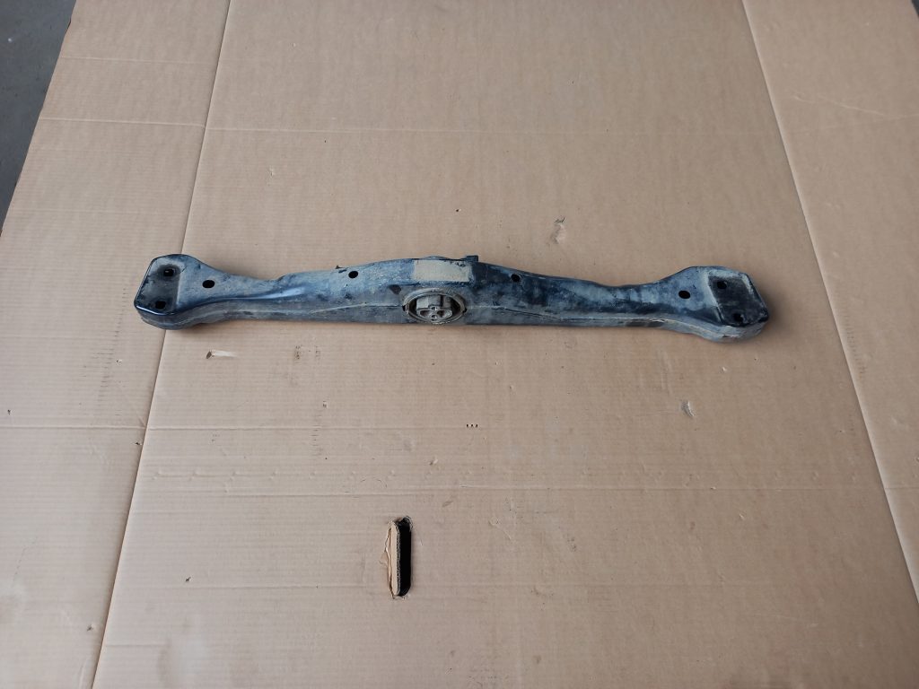 Ātrumkārbas kronšteins priekš VW TOUAREG 2007 1 Ātrumkārbas kronšteins priekš VW TOUAREG 2007