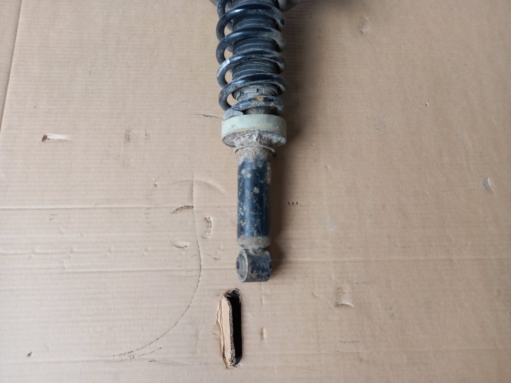 Aizmugurējais amortizators priekš VW TOUAREG 2007 2 Aizmugurējais amortizators priekš VW TOUAREG 2007