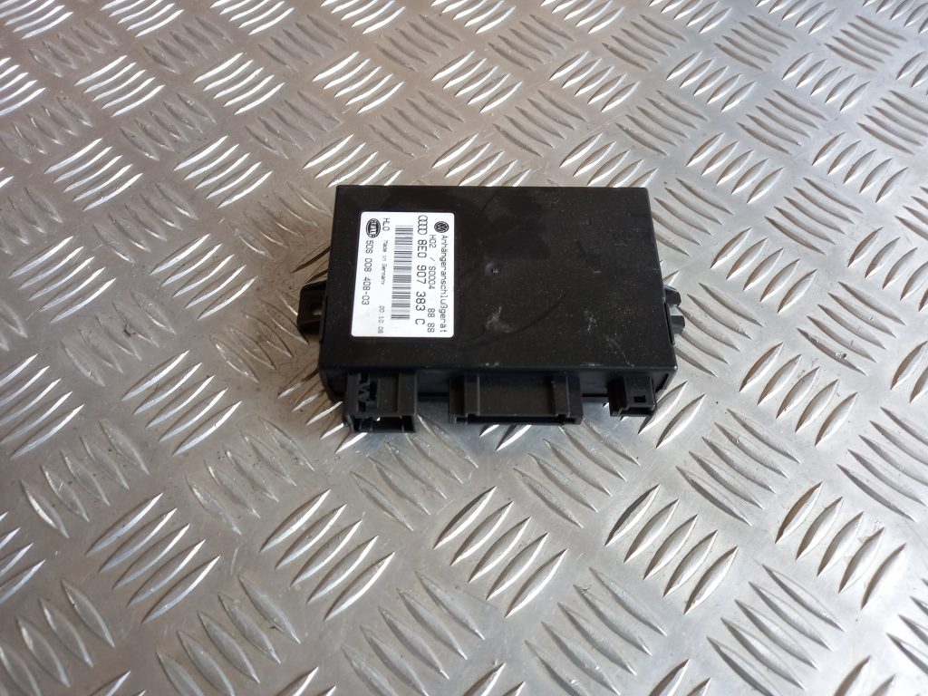 Piekabes āķa vadības bloks priekš VW TOUAREG 2007 1 Piekabes āķa vadības bloks priekš VW TOUAREG 2007