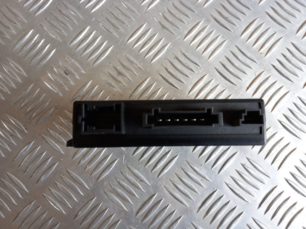 Piekabes āķa vadības bloks priekš VW TOUAREG 2007 2 Piekabes āķa vadības bloks priekš VW TOUAREG 2007