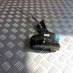 Priekšējo labo durvju slēdzene priekš VW TOUAREG 2007