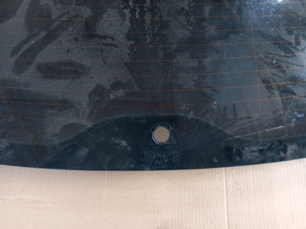 Aizmugures stikls priekš VW TOUAREG 2007 5 Aizmugures stikls priekš VW TOUAREG 2007