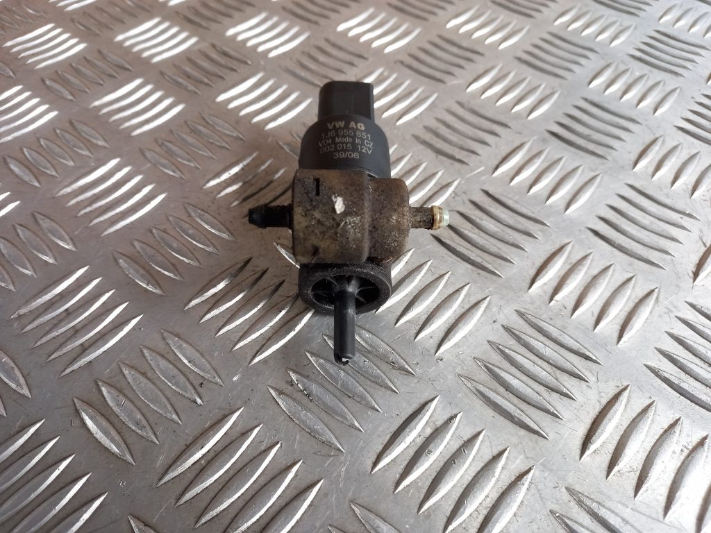 Mazgātāja šķidruma sūknis priekš VW TOUAREG 2007