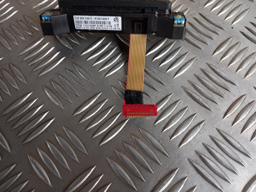 Stūres poga priekš VW TOUAREG 2007 3 Stūres poga priekš VW TOUAREG 2007