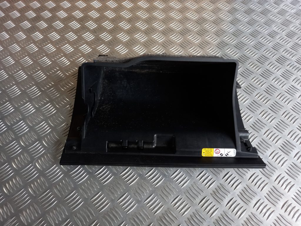 Mantu glabāšanas nodalījums pasažiera pusē priekš MITSUBISHI ASX 2011