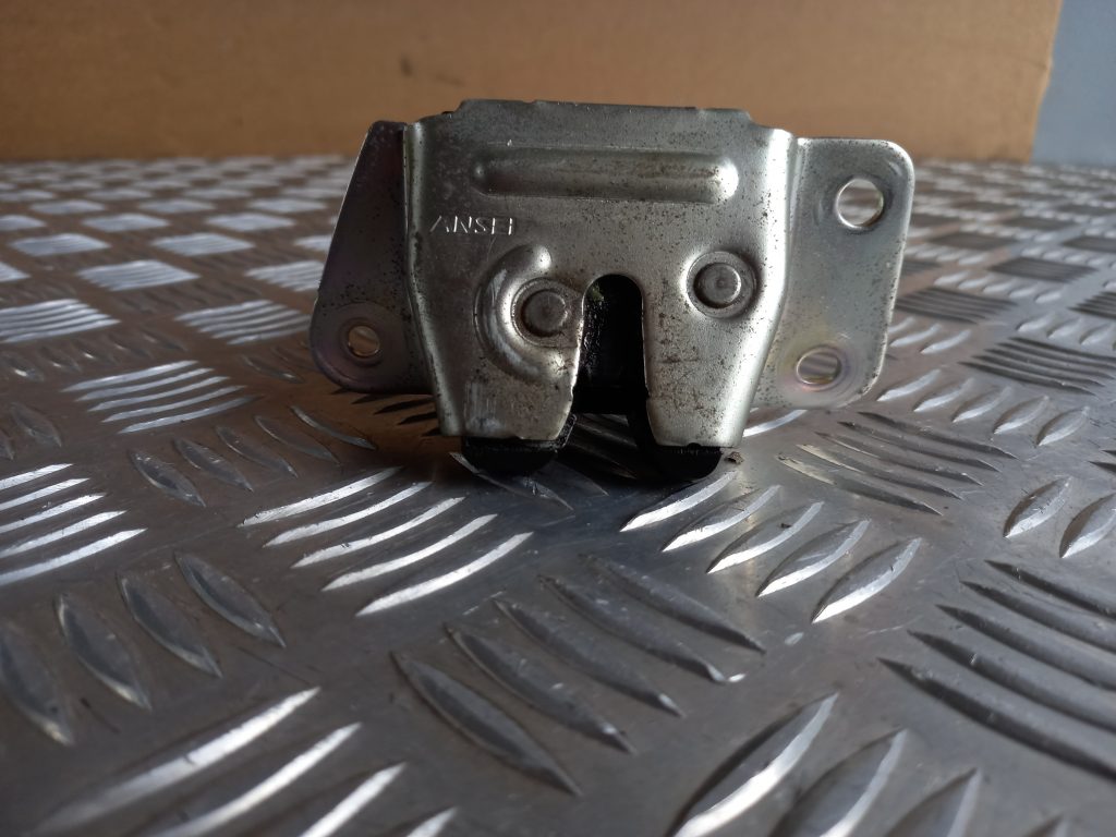 Bagāžnieka vāka slēdzene priekš MITSUBISHI ASX 2011 3 Bagāžnieka vāka slēdzene priekš MITSUBISHI ASX 2011