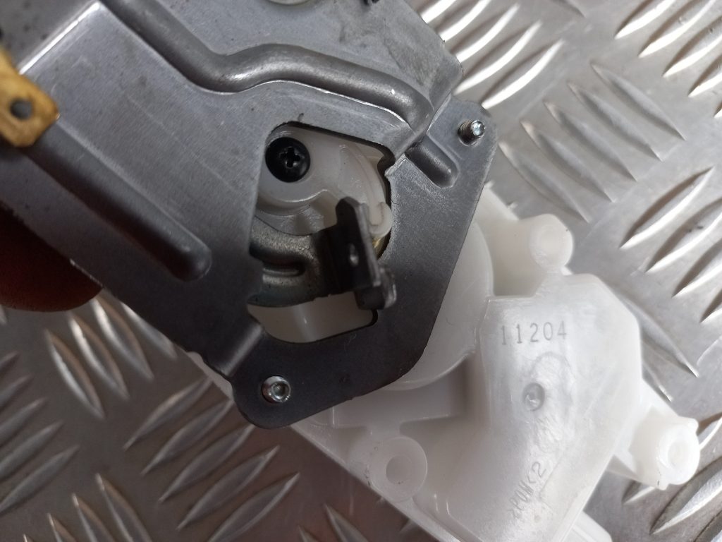 Bagāžnieka vāka slēdzene priekš MITSUBISHI ASX 2011 4 Bagāžnieka vāka slēdzene priekš MITSUBISHI ASX 2011