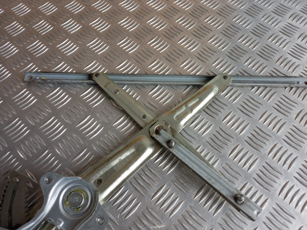 Stikla pacelšanas mehānisms priekšējais labais priekš MITSUBISHI ASX 2011