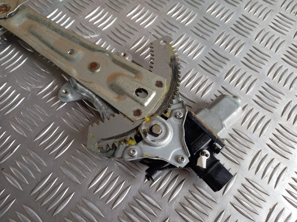 Stikla pacelšanas mehānisms priekšējais labais priekš MITSUBISHI ASX 2011