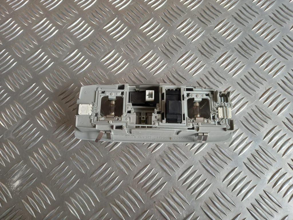 Priekšējo sēdvietu apgaismojums priekš MITSUBISHI ASX 2011