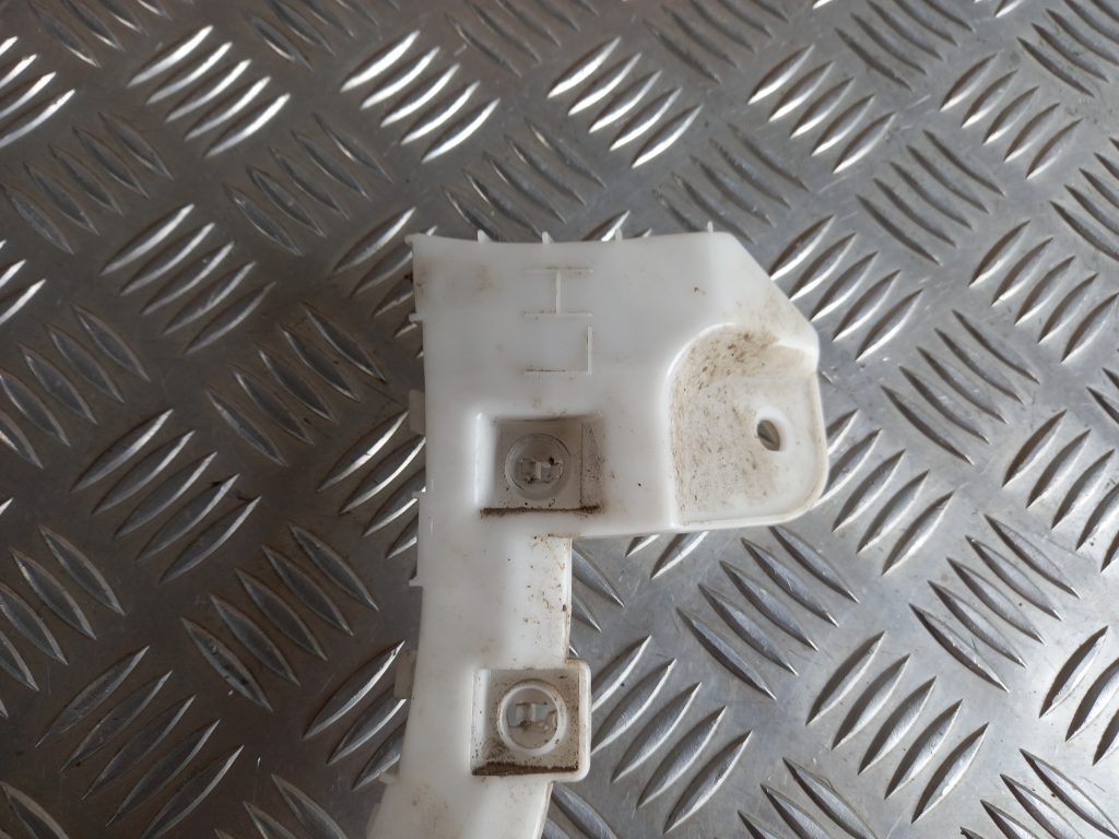 Aizmugurējā spārna un bufera stiprinājums priekš MITSUBISHI ASX 2011