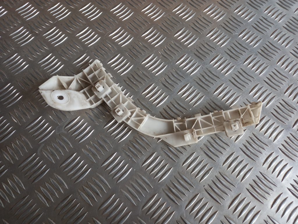 Aizmugurējā spārna un bufera stiprinājums priekš MITSUBISHI ASX 2011