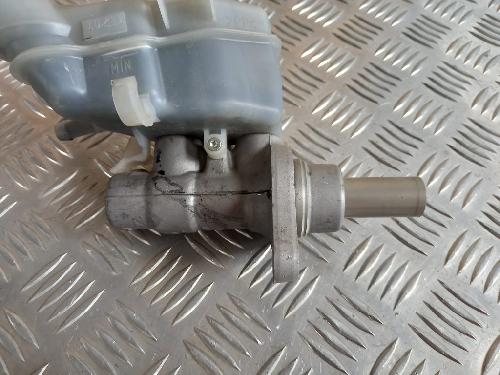 Bremžu pastiprinātāja galvenais cilindrs priekš MITSUBISHI ASX 2011 4 Bremžu pastiprinātāja galvenais cilindrs priekš MITSUBISHI ASX 2011