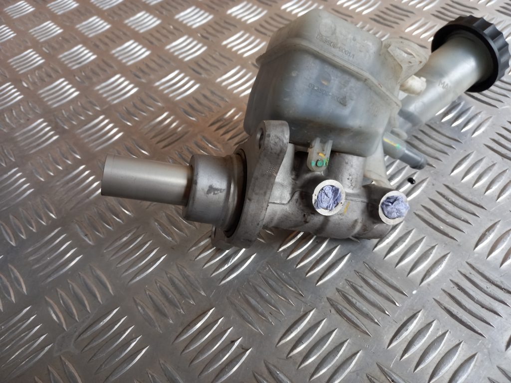 Bremžu pastiprinātāja galvenais cilindrs priekš MITSUBISHI ASX 2011 3 Bremžu pastiprinātāja galvenais cilindrs priekš MITSUBISHI ASX 2011