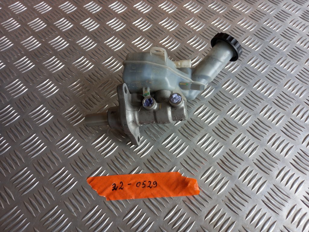 Bremžu pastiprinātāja galvenais cilindrs priekš MITSUBISHI ASX 2011 2 Bremžu pastiprinātāja galvenais cilindrs priekš MITSUBISHI ASX 2011