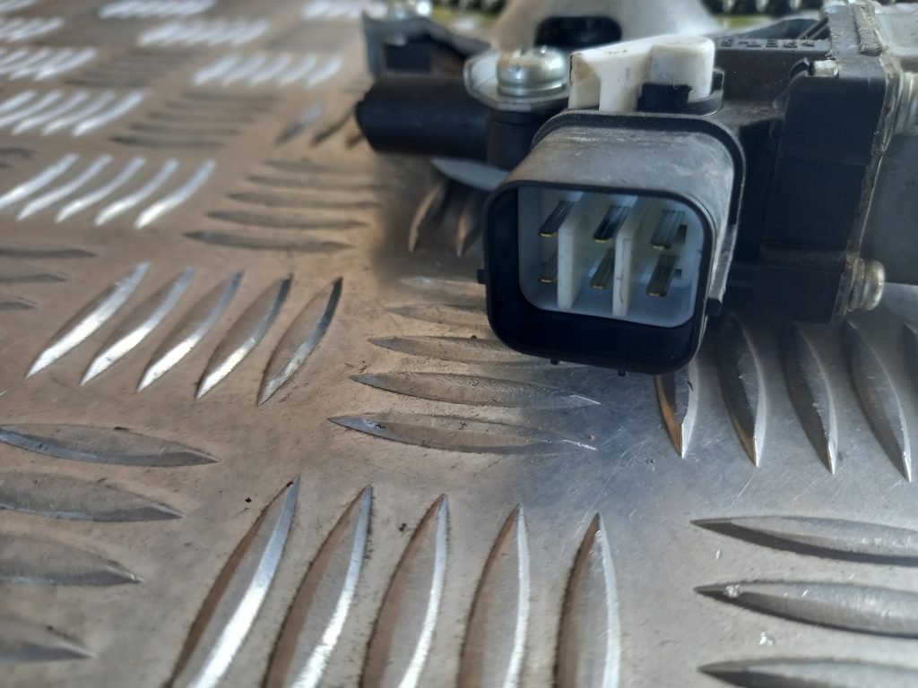 Stikla pacelšanas mehānisms priekšējais labais priekš MITSUBISHI LANCER 2009