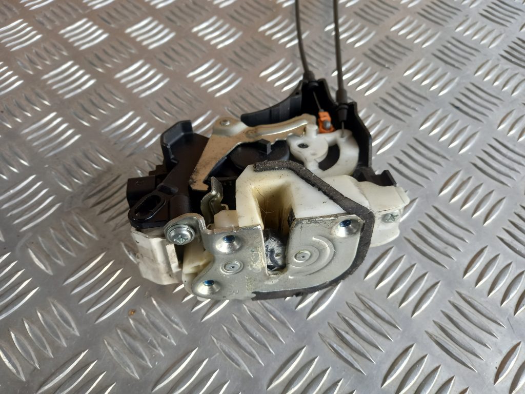 Priekšējo labo durvju slēdzene priekš MITSUBISHI LANCER 2009