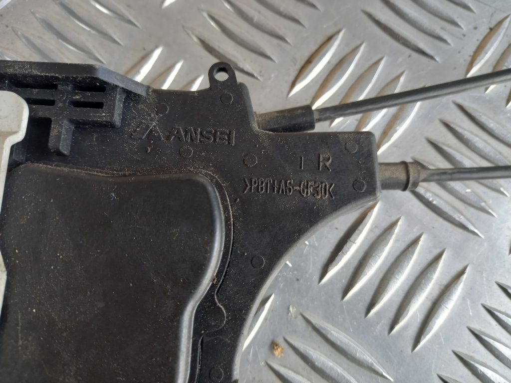 Priekšējo labo durvju slēdzene priekš MITSUBISHI LANCER 2009