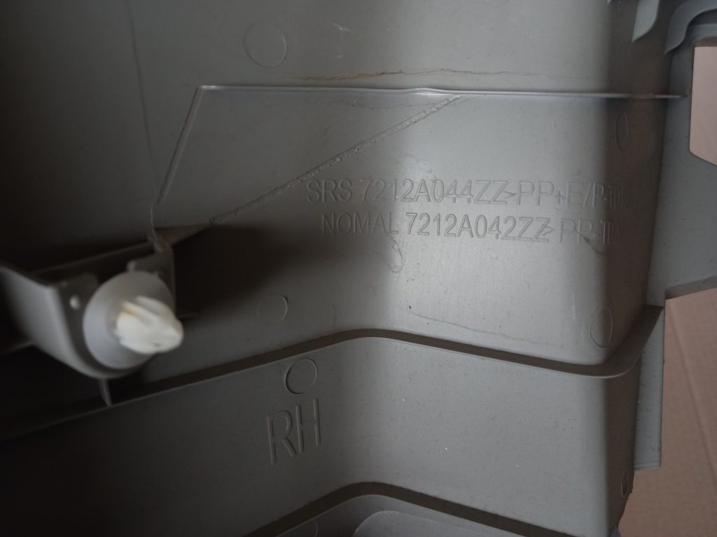 Bagažnieka nodalījuma statnes apdare priekš MITSUBISHI LANCER 2009