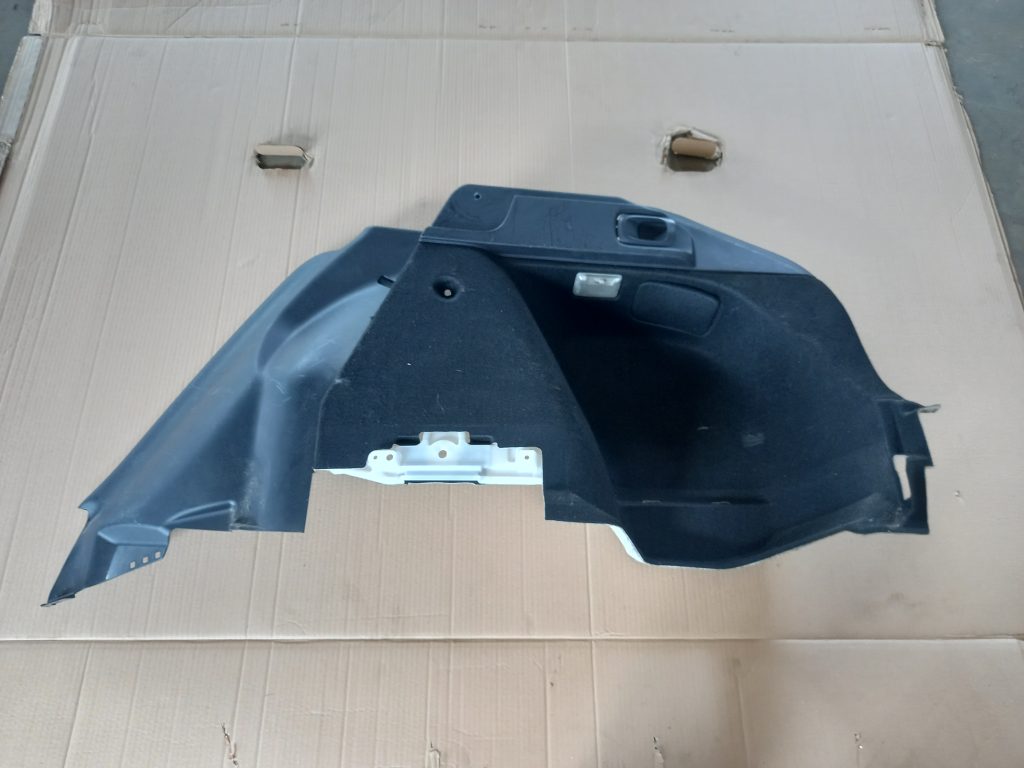 Bagāžnieka nodalījuma sānu apdare priekš MITSUBISHI LANCER 2009