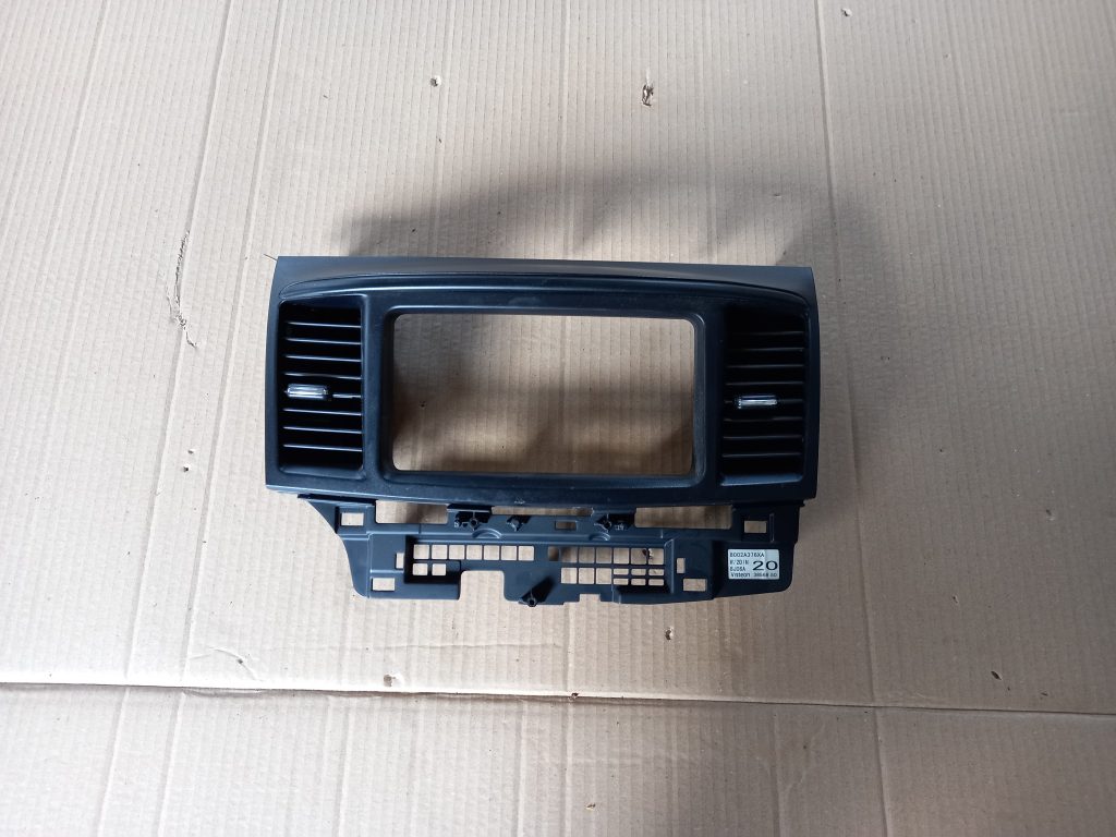 Mērinstrumentu paneļa gaisa vads, centrā priekš MITSUBISHI LANCER 2009 1 Mērinstrumentu paneļa gaisa vads, centrā priekš MITSUBISHI LANCER 2009