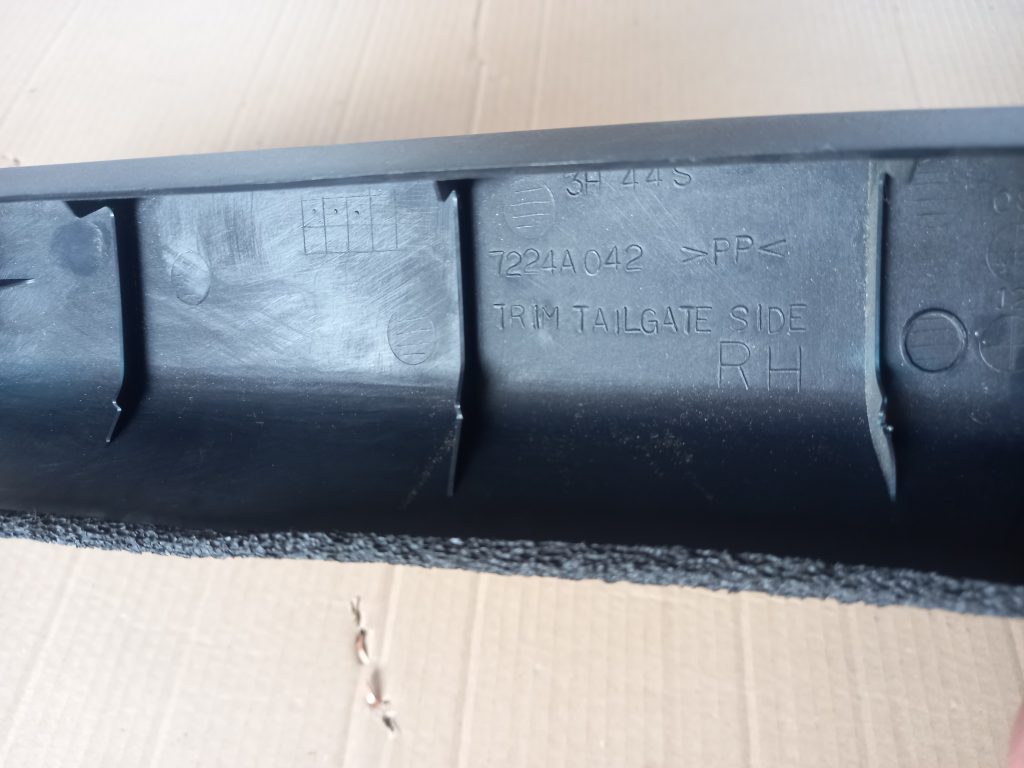 Bagāžnieka vāka apdare priekš MITSUBISHI LANCER 2009