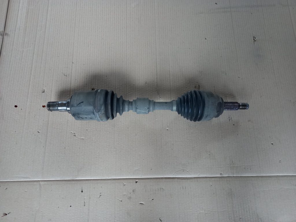 Pusass priekšējā kreisā priekš MITSUBISHI LANCER 2009