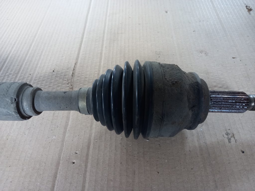 Pusass priekšējā kreisā priekš MITSUBISHI LANCER 2009