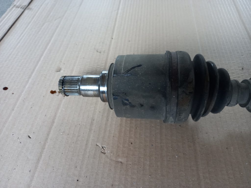 Pusass priekšējā kreisā priekš MITSUBISHI LANCER 2009