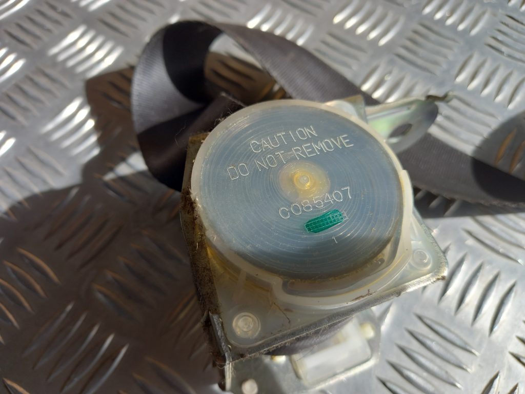 Aizmugurējā kreisa drošības josta priekš MITSUBISHI LANCER 2009 2 Aizmugurējā kreisa drošības josta priekš MITSUBISHI LANCER 2009