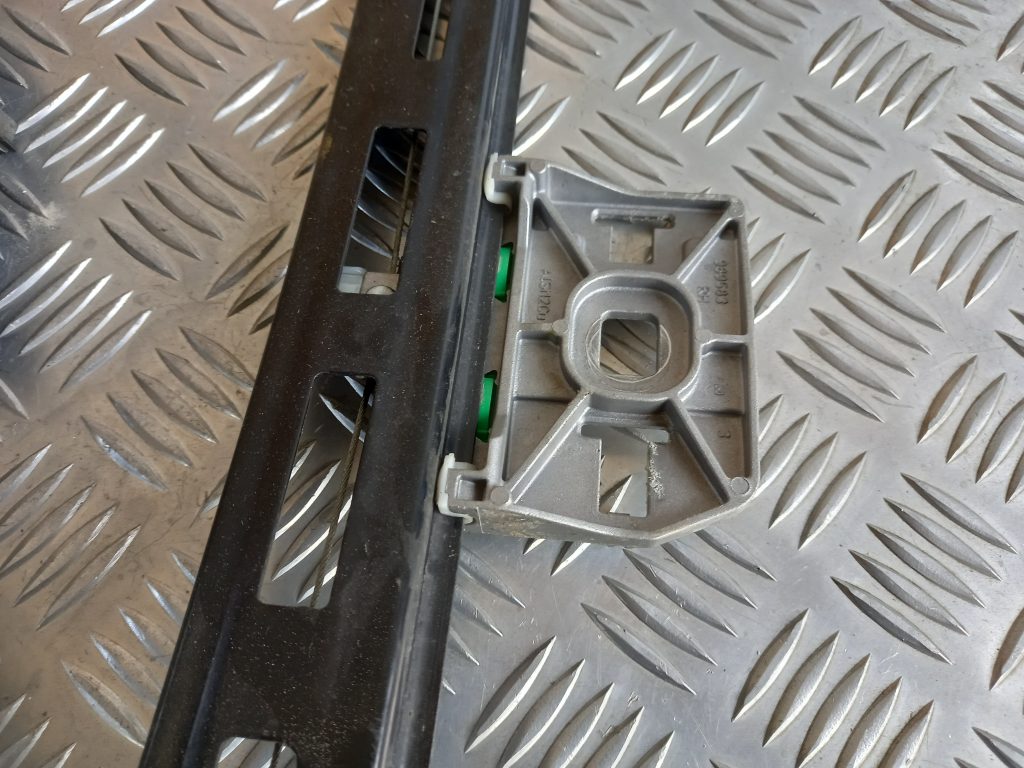 Stikla pacelšanas mehānisms aizmugurējais kreisais priekš VW PASSAT CC 2009 5 Stikla pacelšanas mehānisms aizmugurējais kreisais priekš VW PASSAT CC 2009