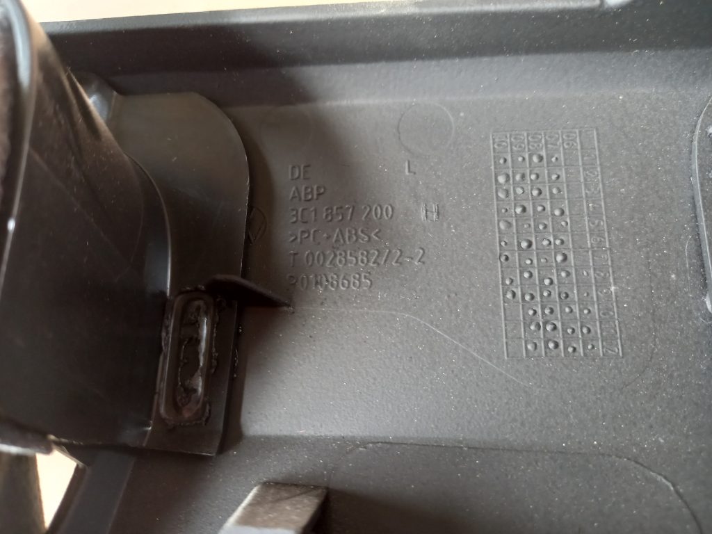 Gaismas slēdža apdare (uz paneļa) priekš VW PASSAT CC 2009 6 Gaismas slēdža apdare (uz paneļa) priekš VW PASSAT CC 2009